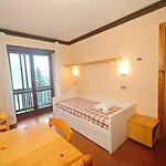 Holiday home Hostdomus - Abeti