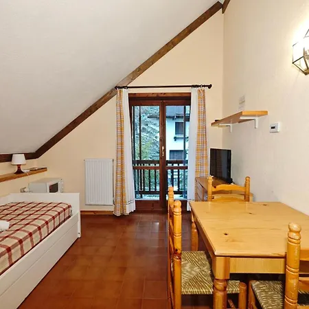 Hostdomus - Abeti Ferienhaus Sauze di Cesana