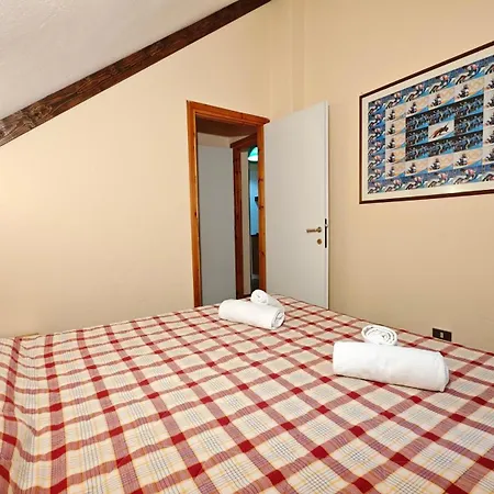 Hostdomus - Abeti Ferienhaus Sauze di Cesana