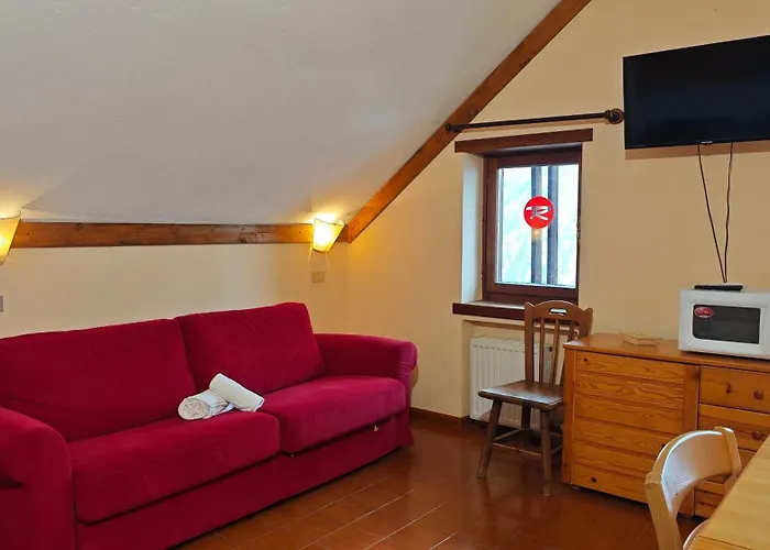 Hostdomus - Abeti Dom wakacyjny Sauze di Cesana